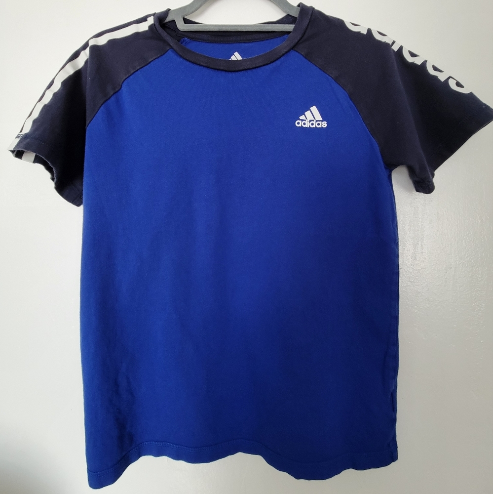 Boy Adidas shirt M(10/12)